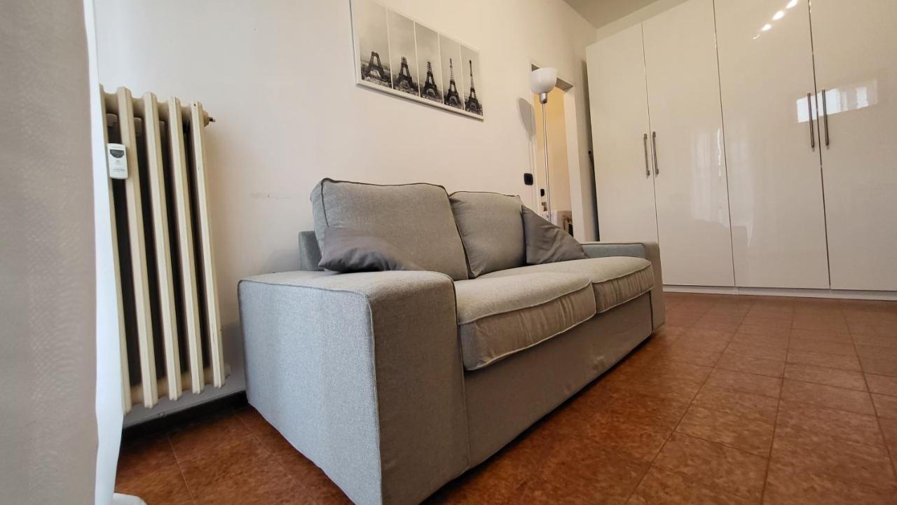 Appartamento Di Fronte All'Ospedale Modène Extérieur photo