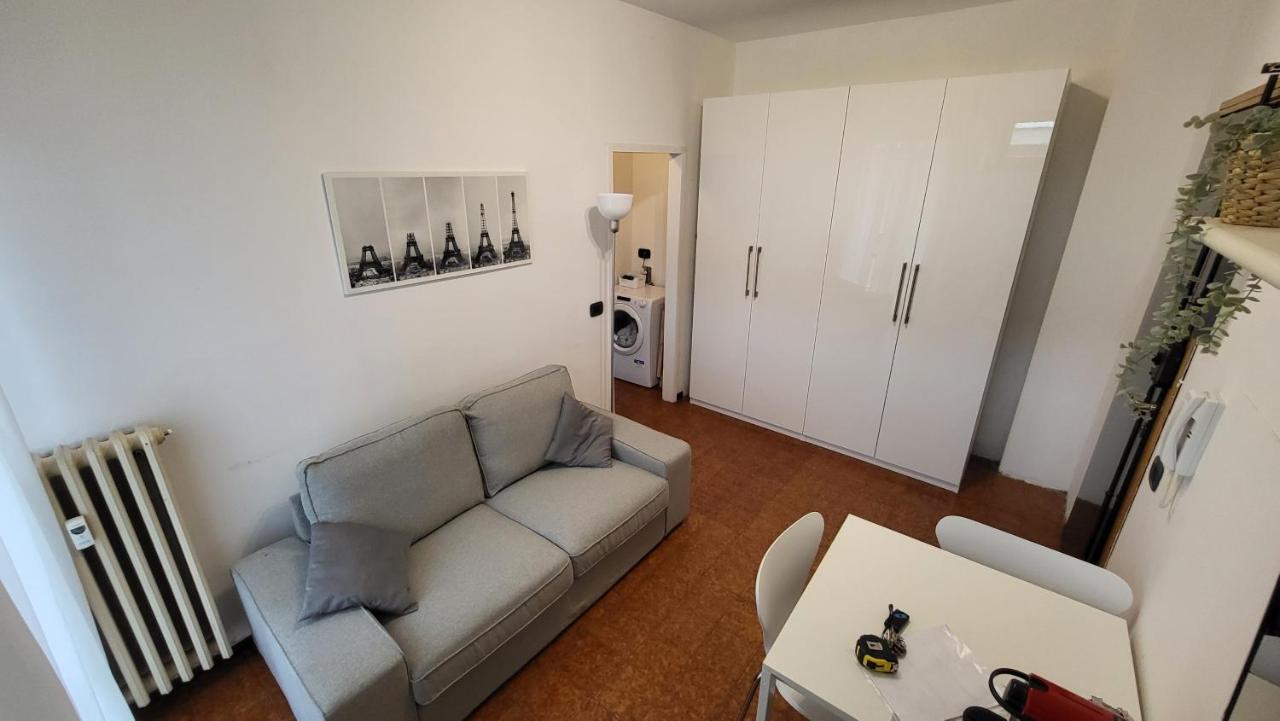 Appartamento Di Fronte All'Ospedale Modène Extérieur photo